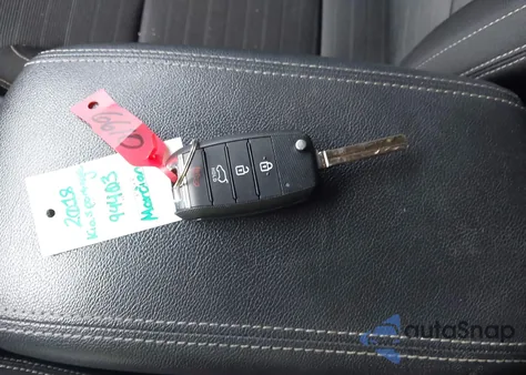 2018 Kia Sportage Lx z USA, uszkodzony, nr VIN KNDPMCAC9J7386293